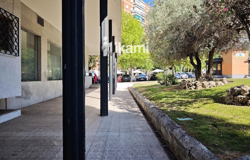 EDIFICIO 2472 MTS USO COMERCIAL + RESTAURANTE