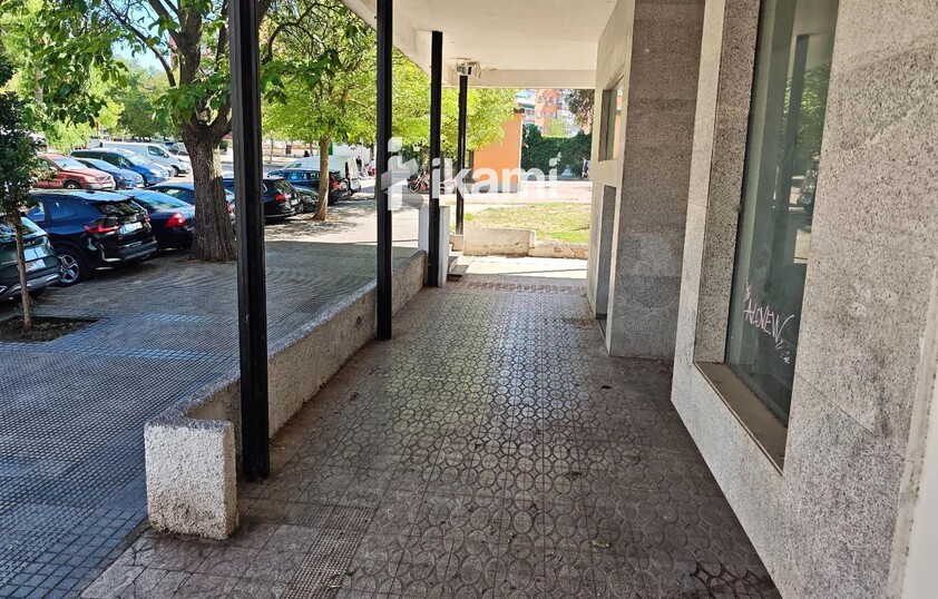 EDIFICIO 2472 MTS USO COMERCIAL + RESTAURANTE