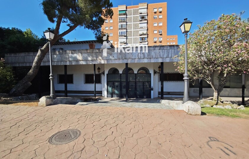 EDIFICIO 2472 MTS USO COMERCIAL + RESTAURANTE