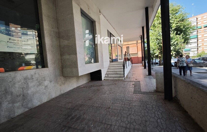 EDIFICIO 2472 MTS USO COMERCIAL + RESTAURANTE