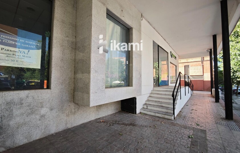 EDIFICIO 2472 MTS USO COMERCIAL + RESTAURANTE