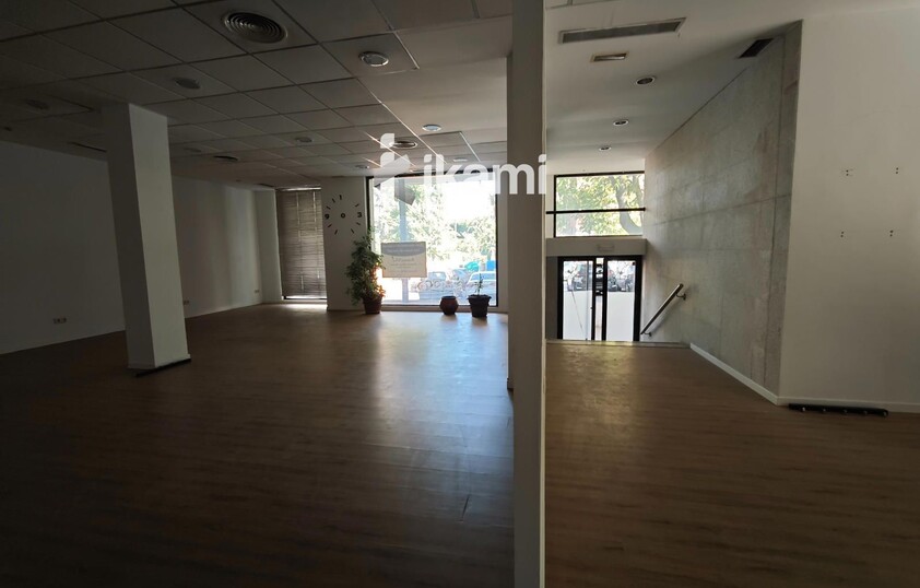 EDIFICIO 2472 MTS USO COMERCIAL + RESTAURANTE