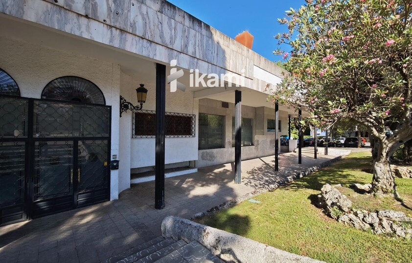 EDIFICIO 2472 MTS USO COMERCIAL + RESTAURANTE