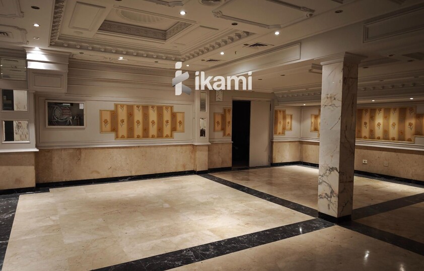 EDIFICIO 2472 MTS USO COMERCIAL + RESTAURANTE