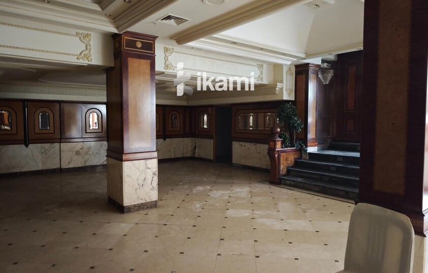EDIFICIO 2472 MTS USO COMERCIAL + RESTAURANTE