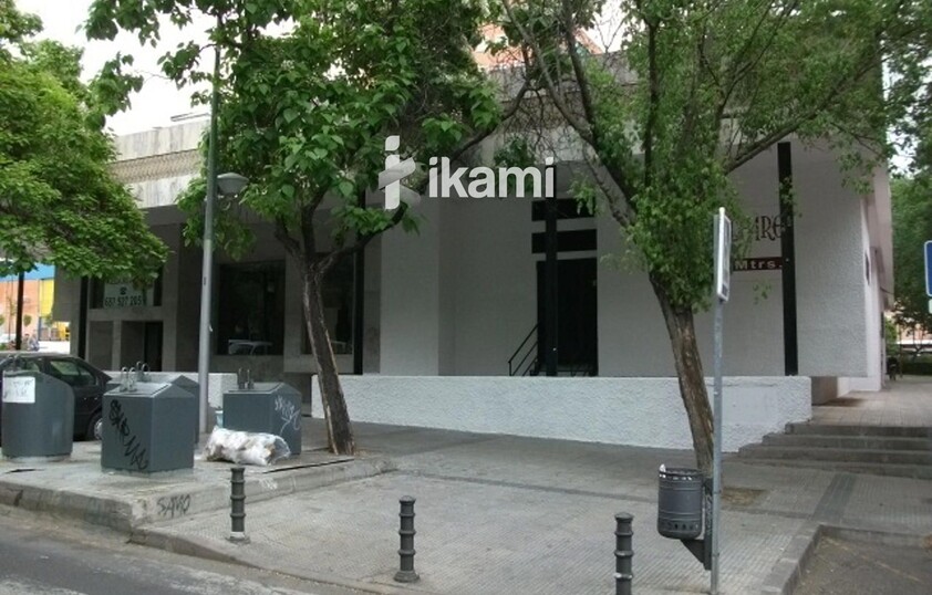 EDIFICIO 2472 MTS USO COMERCIAL + RESTAURANTE