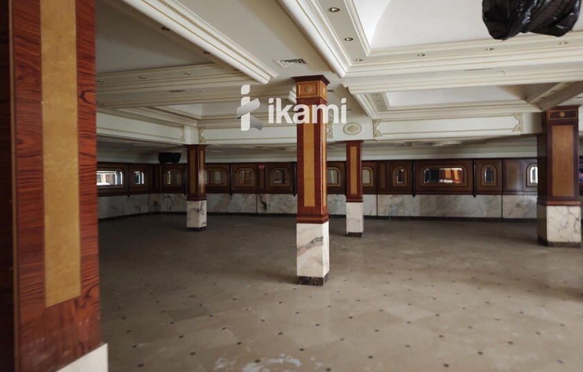 EDIFICIO 2472 MTS USO COMERCIAL + RESTAURANTE