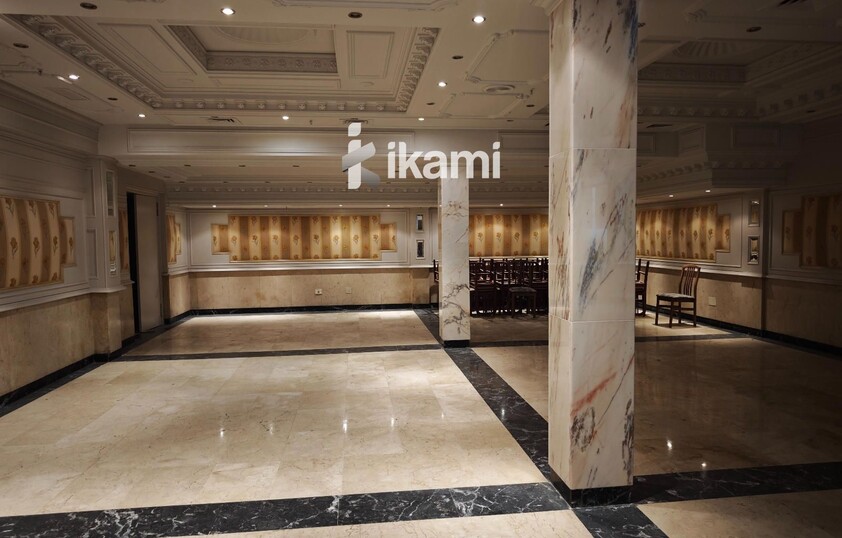EDIFICIO 2472 MTS USO COMERCIAL + RESTAURANTE