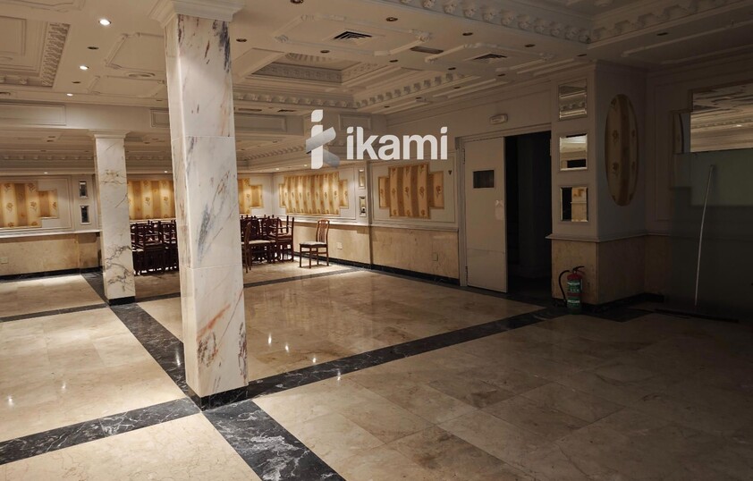 EDIFICIO 2472 MTS USO COMERCIAL + RESTAURANTE
