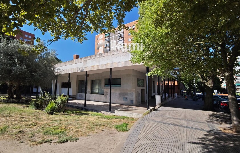 EDIFICIO 2472 MTS USO COMERCIAL + RESTAURANTE
