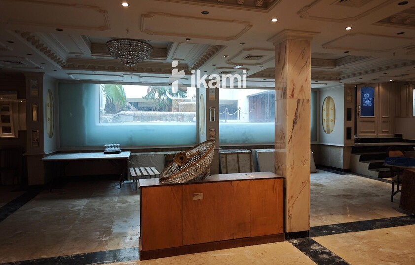 EDIFICIO 2472 MTS USO COMERCIAL + RESTAURANTE