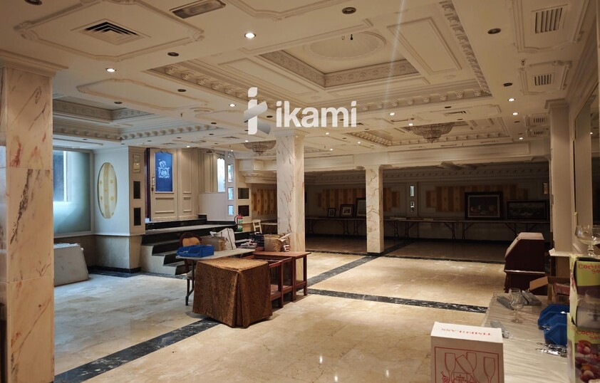 EDIFICIO 2472 MTS USO COMERCIAL + RESTAURANTE