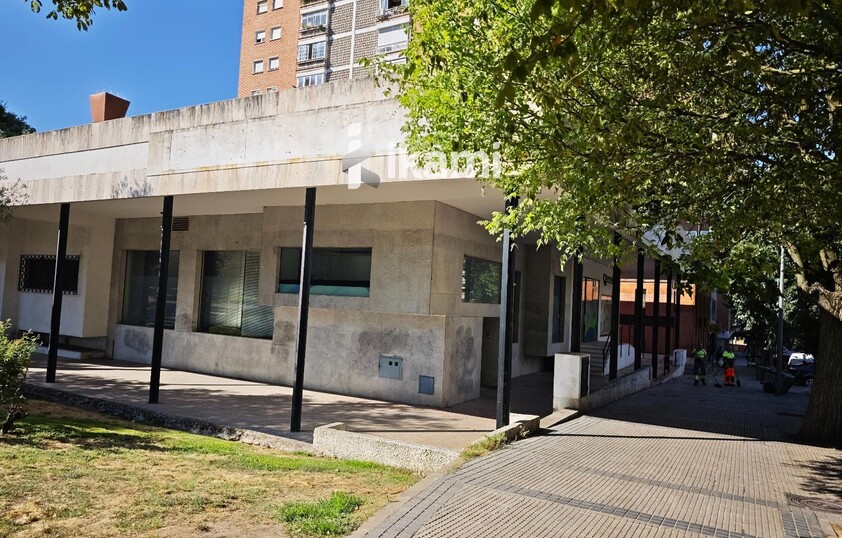 EDIFICIO 2472 MTS USO COMERCIAL + RESTAURANTE