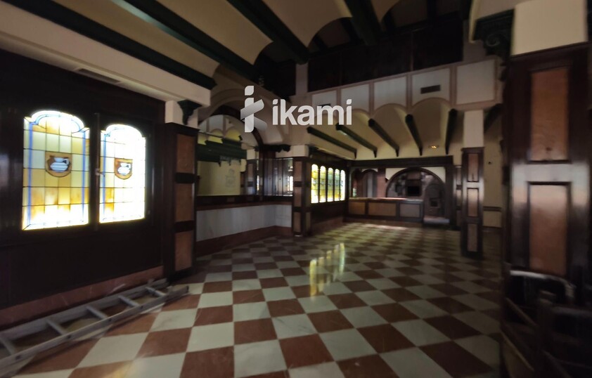 EDIFICIO 2472 MTS USO COMERCIAL + RESTAURANTE