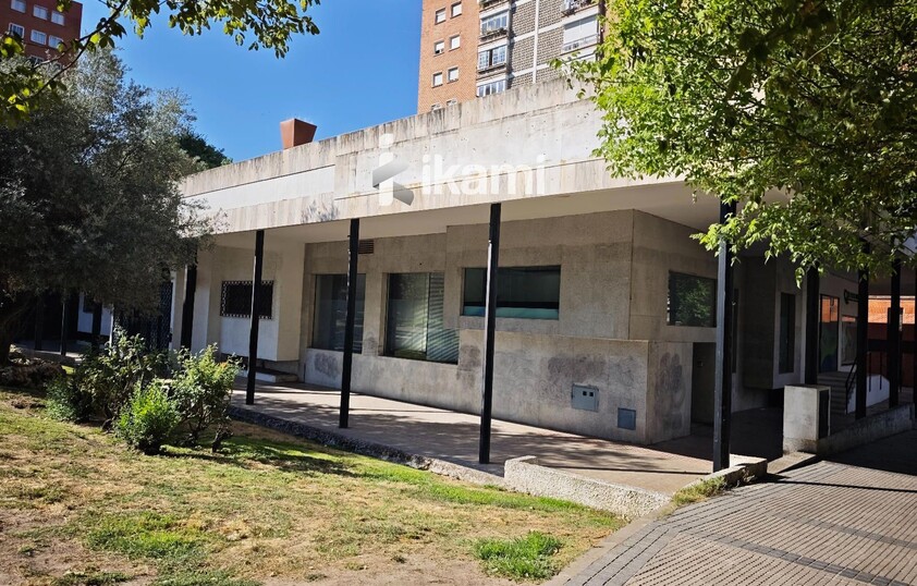 EDIFICIO 2472 MTS USO COMERCIAL + RESTAURANTE