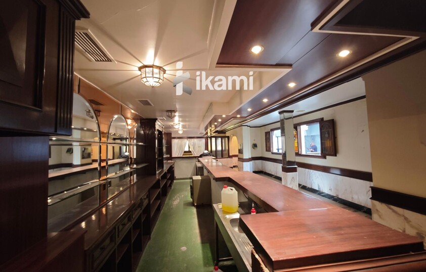 EDIFICIO 2472 MTS USO COMERCIAL + RESTAURANTE