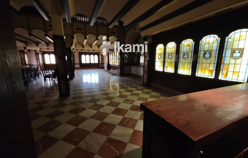 EDIFICIO 2472 MTS USO COMERCIAL + RESTAURANTE