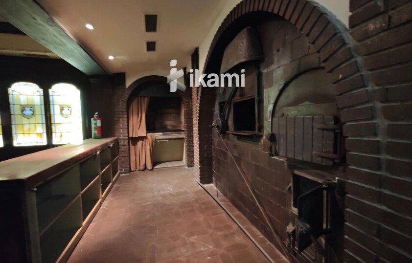 EDIFICIO 2472 MTS USO COMERCIAL + RESTAURANTE