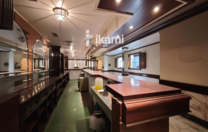 EDIFICIO 2472 MTS USO COMERCIAL + RESTAURANTE