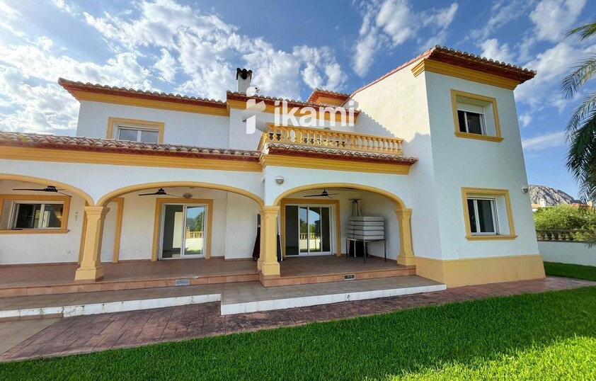 Fantástico chalet en venta en Beniarbeig