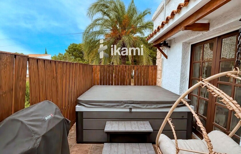 Bonito adosado de 2 plantas con jaccuzzi privado