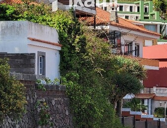 EXRAORDINARIO CHALET 380 + 433 PARCELA CON VISTAS A LA CIUDAD