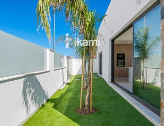 Exclusivo Chalet Independiente en Los Alcázares, junto a Serena Golf