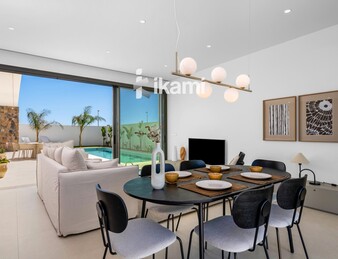 Exclusivo Chalet Independiente en Los Alcázares, junto a Serena Golf