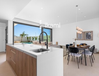 Exclusivo Chalet Independiente en Los Alcázares, junto a Serena Golf