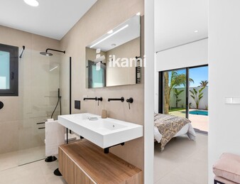 Exclusivo Chalet Independiente en Los Alcázares, junto a Serena Golf