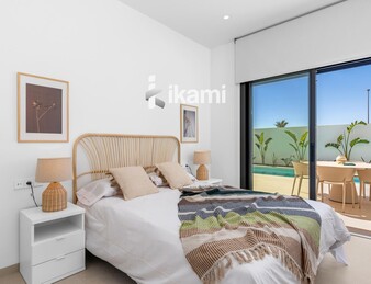 Exclusivo Chalet Independiente en Los Alcázares, junto a Serena Golf