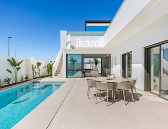 Exclusivo Chalet Independiente en Los Alcázares, junto a Serena Golf