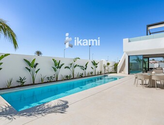 Exclusivo Chalet Independiente en Los Alcázares, junto a Serena Golf