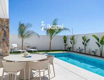 Exclusivo Chalet Independiente en Los Alcázares, junto a Serena Golf