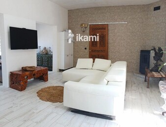 Casa de una planta con vistas increíbles al mar y la montaña