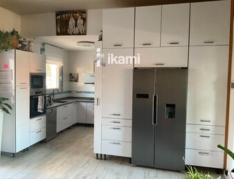 Casa de una planta con vistas increíbles al mar y la montaña