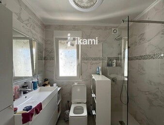 Casa de una planta con vistas increíbles al mar y la montaña