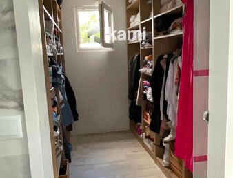 Casa de una planta con vistas increíbles al mar y la montaña