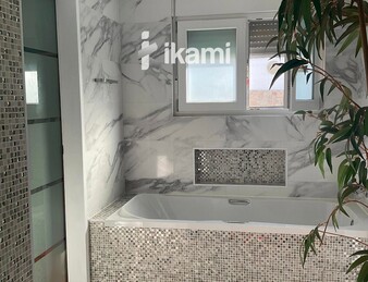 Casa de una planta con vistas increíbles al mar y la montaña