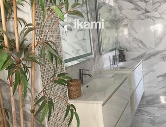 Casa de una planta con vistas increíbles al mar y la montaña