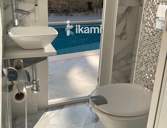 Casa de una planta con vistas increíbles al mar y la montaña