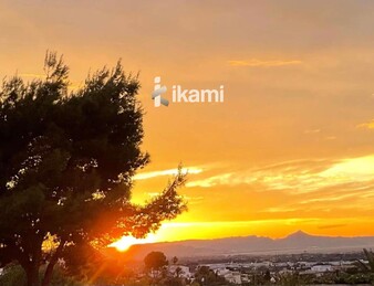 Casa de una planta con vistas increíbles al mar y la montaña
