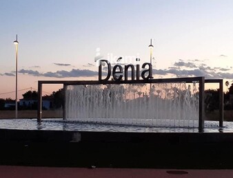 Casa de una planta con vistas increíbles al mar y la montaña