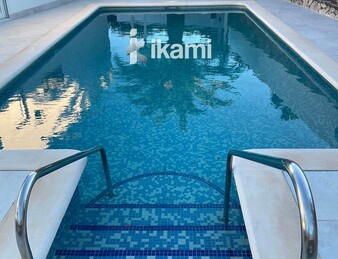 Casa de una planta con vistas increíbles al mar y la montaña