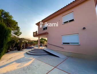 EXCLUSIVO CHALET EN NAQUERA CON INCREIBLES VISTAS Y PISCINA