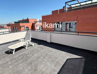 Oficina en alquiler con terraza