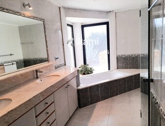 Propiedad con vistas abiertas para reformar a tu gusto o edificar