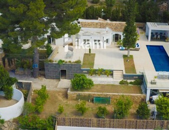 Propiedad con vistas abiertas para reformar a tu gusto o edificar