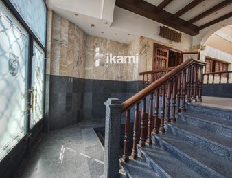 EDIFICIO 2472 MTS USO COMERCIAL + RESTAURANTE