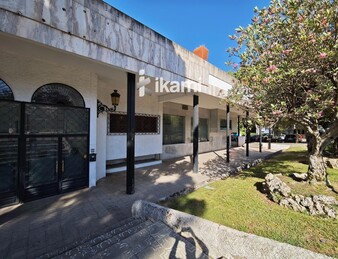 EDIFICIO 2472 MTS USO COMERCIAL + RESTAURANTE
